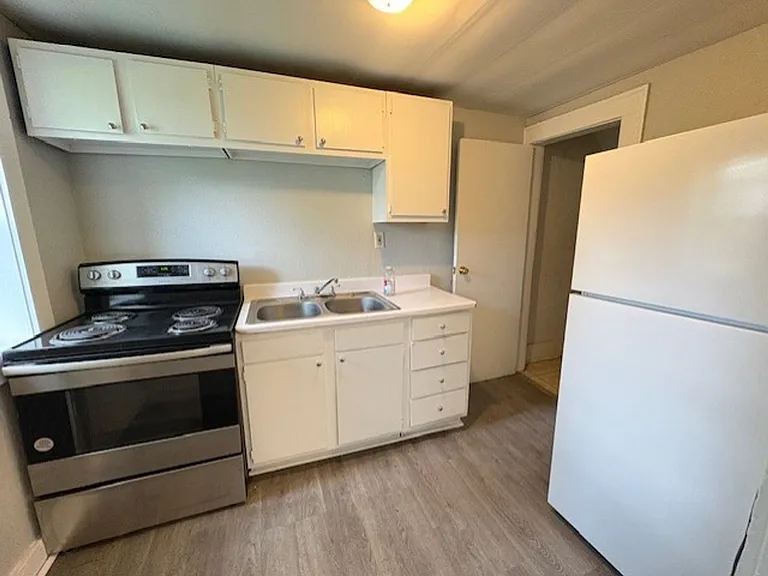 806 Sherman St — Photo 4