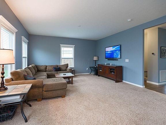 5th image of 42 Knights Bridge Dr W