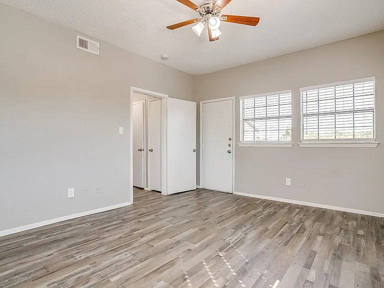 Portofino Apartments — Photo 15