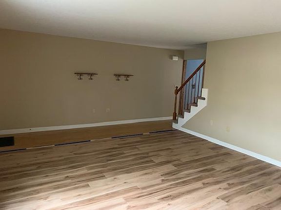 3rd image of 99 Lee Ann Ct