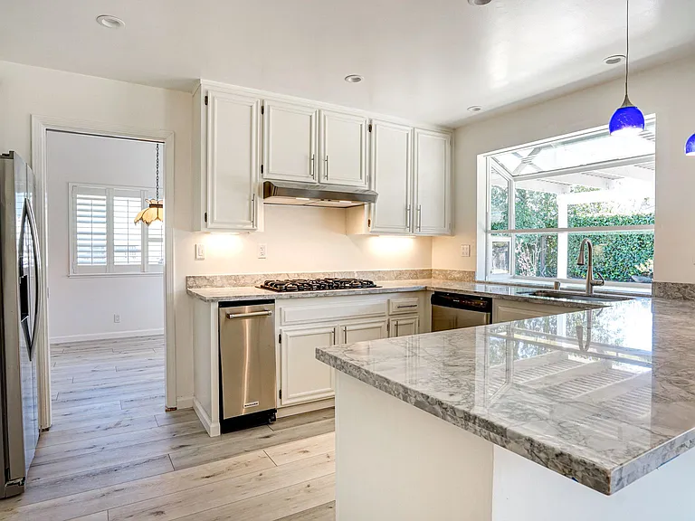 118 Van Buren Ct — Photo 9