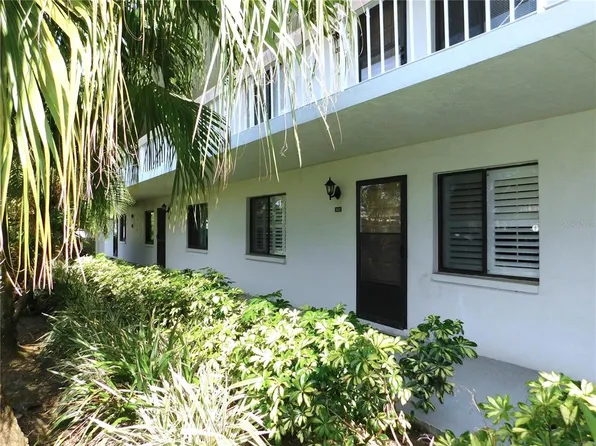 111 Lakeview Pl, Oldsmar, FL 34677