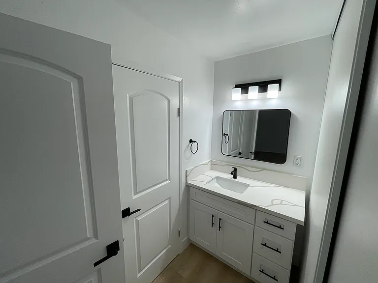 1221 E Beechwood St #1B — Photo 10
