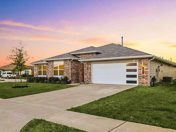 3rd image of 1803 Rolling Hill Ln