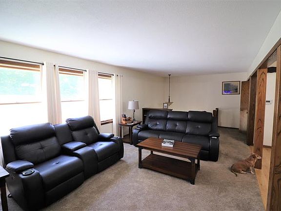 4th image of 60 Greenstone Ln