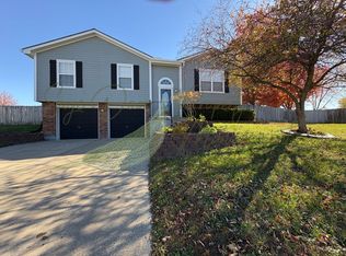 2920 SW Shadow Brook Dr, Blue Springs, MO 64015
