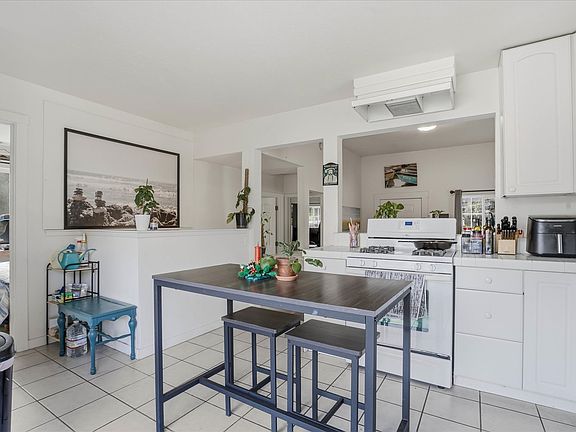 5th image of 3204 Rockview Pl