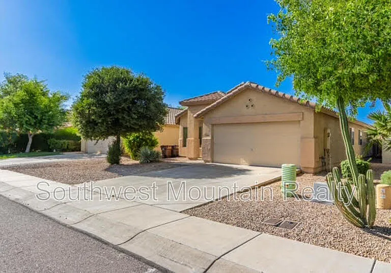 1140 W Oak Tree Ln — Photo 5