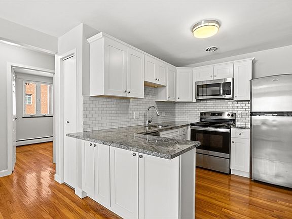 4th image of 121 Warren St APT 4