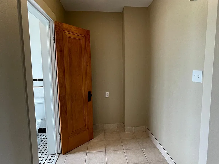 253 W Hazeltine Ave #18 — Photo 6
