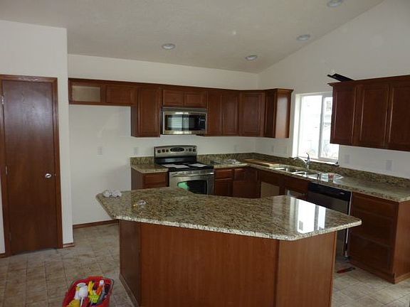 2nd image of 724 E Carrie Ave