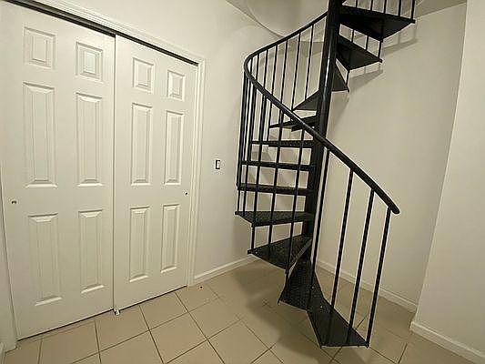 5th image of 186 Meserole St APT 1