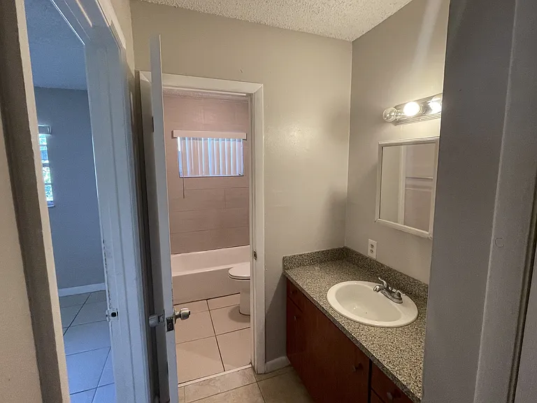 716 SW 16th Ave — Photo 6