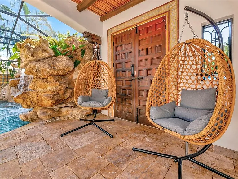 681 Avenida De Mayo — Photo 11