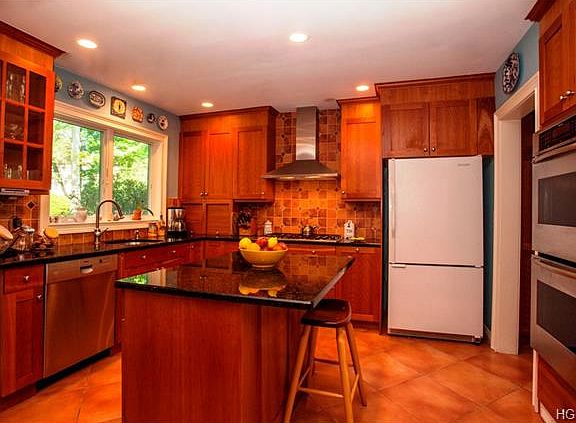 5th image of 12 Willow Ln