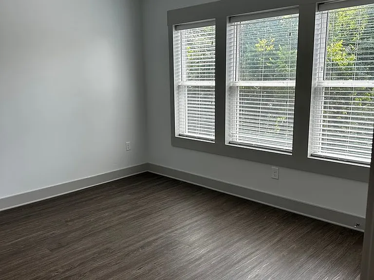 Heritage East Apartments — Photo 31