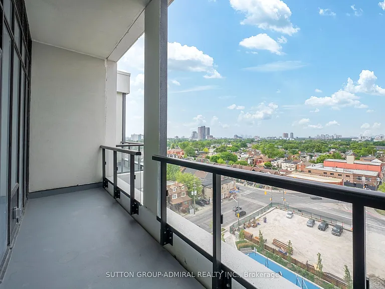858 Dupont St #Penthouse 43 — Photo 38