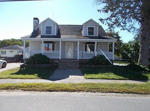 2nd image of 130 Lowell Ave
