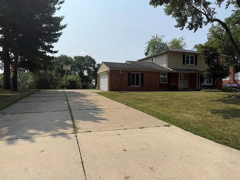 4803 Thorntree Dr — Photo 1