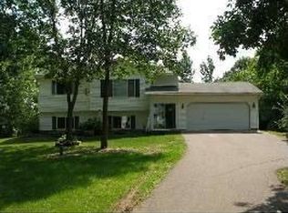 28250 Lakelawn Dr, Lindstrom, MN 55045