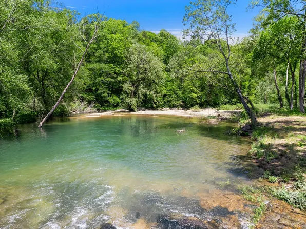 8740 Lacher Rd, Waynesboro, TN 38485