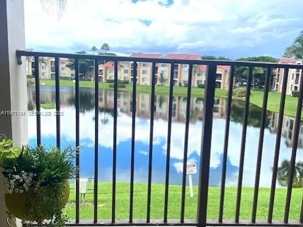 2061 Renaissance Blvd APT 204, Hollywood, FL 33025