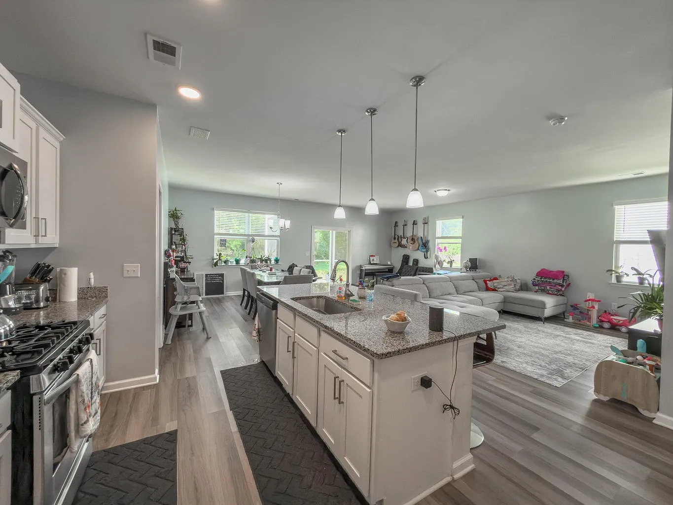3 bed, 1741 sqft, $2,300 — Photo 4