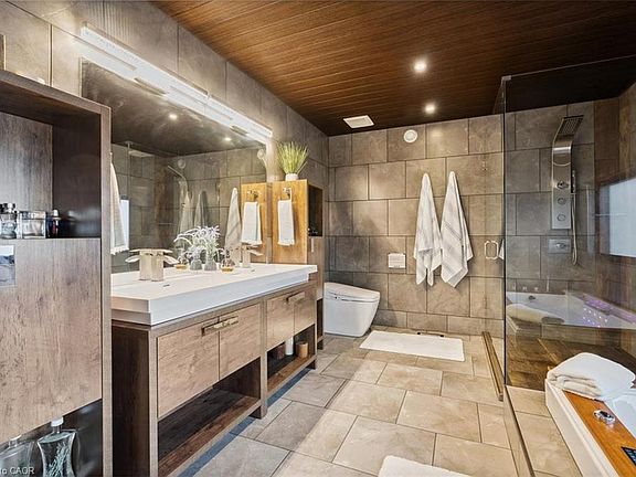 4th image of 137 New Lakeshore Rd