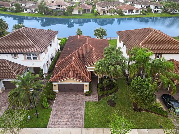 4th image of 10331 Lake Vista Court