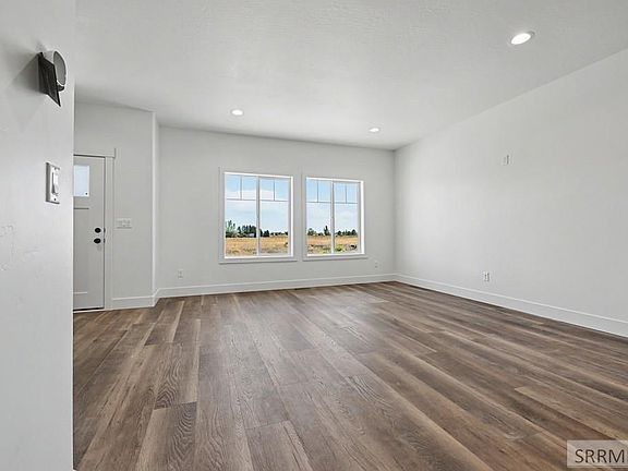 3rd image of 439 Copeland Dr