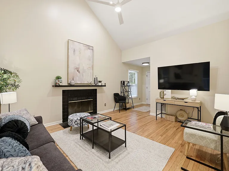 1502 Hollywood St — Photo 8