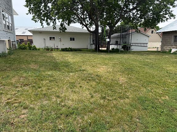 5th image of 322 E 1st Ave