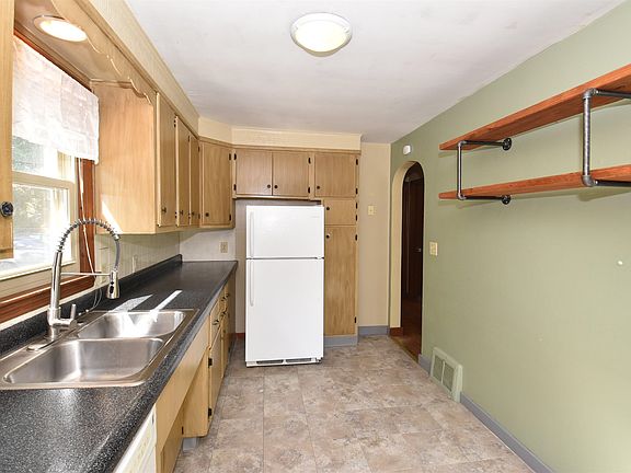 5th image of 1625 Linden Ave