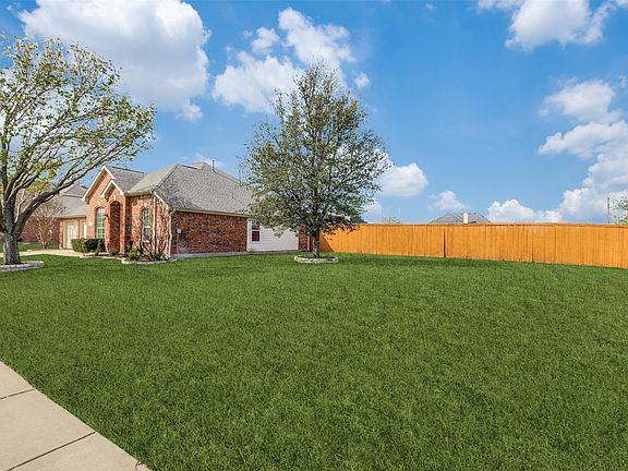 2nd image of 881 Sibyl Ln