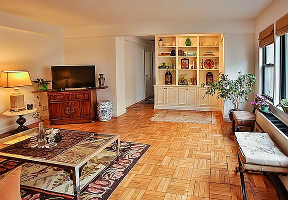 3rd image of 55 E 9th St APT 8A