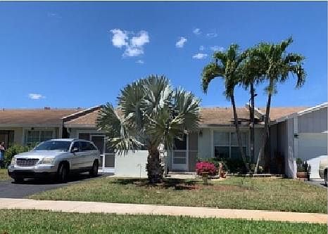 1st image of 5546 Lakewood Cir S APT E
