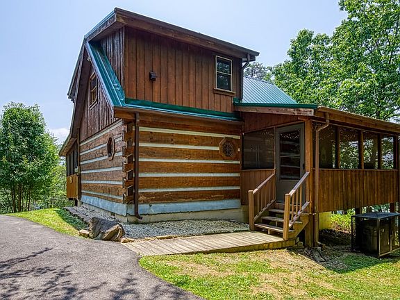 3rd image of 2308 Summer Ln