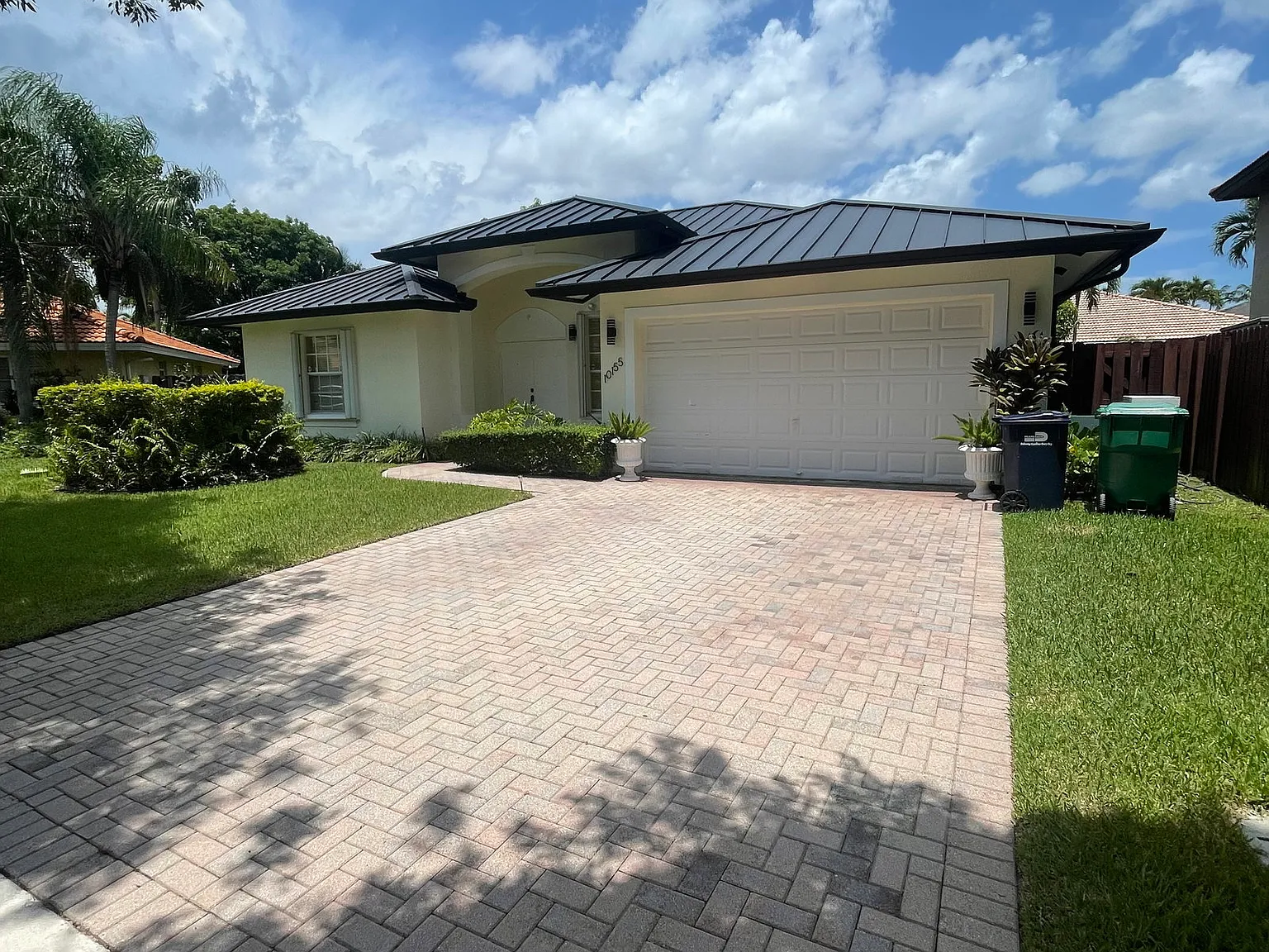 3 bed, 2.5 bath, 2140 sqft, $3,400 — Photo 2