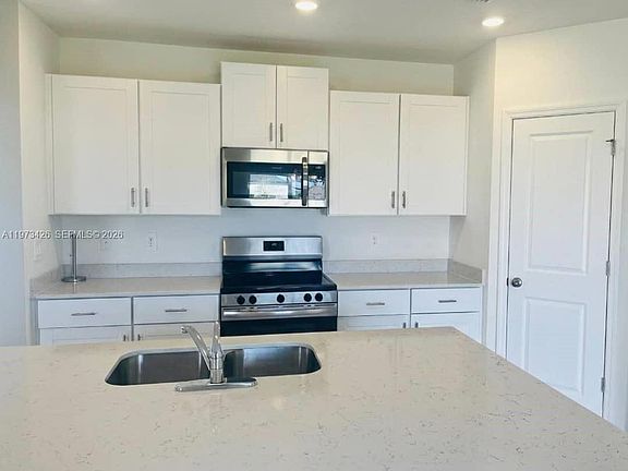 4th image of 17536 Monte Isola Way