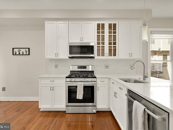 5th image of 920 4th St SE