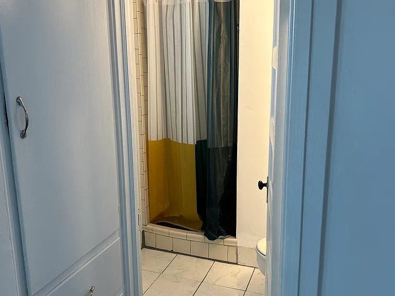 302 1st St #3 — Photo 8