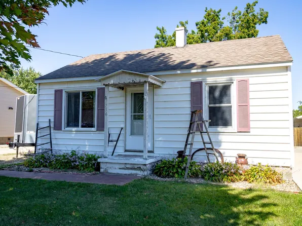 1754 Huntington Rd, Waterloo, IA 50701