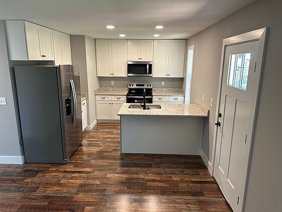 3rd image of 4421 Apex Dr