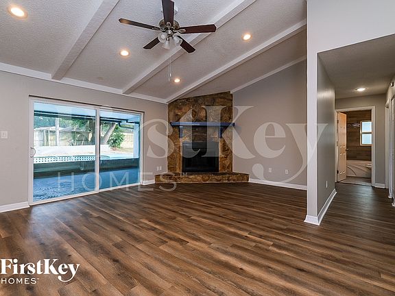 4th image of 605 Green Cove Dr