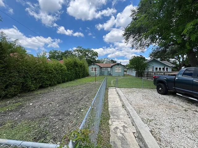 1812 W Summit Ave #2 — Photo 15