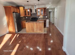 24105 Mayda Rd, Jamaica, NY 11422