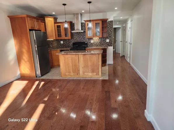 24105 Mayda Rd, Jamaica, NY 11422