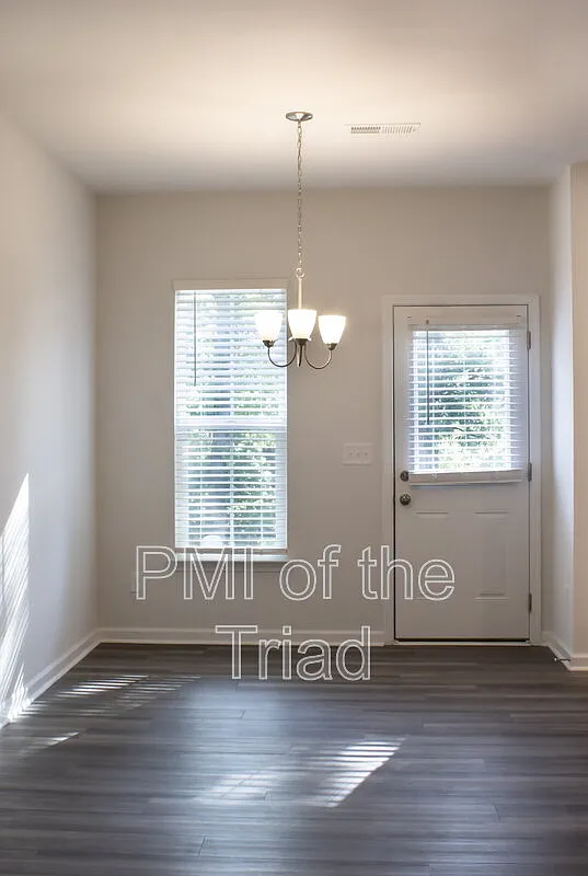 3 bed, 2.5 bath, 1558 sqft, $2,000 — Photo 4