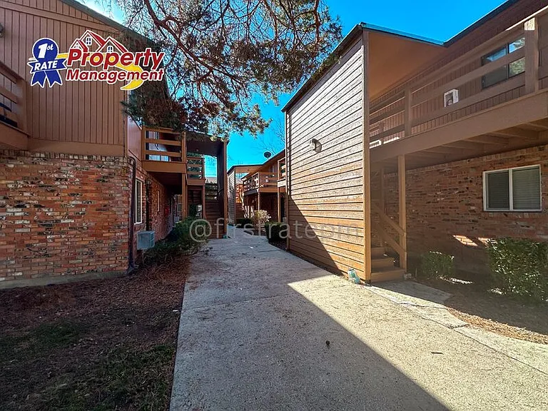 4111 W Dorian St — Photo 1