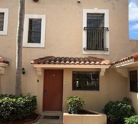 EXTERIOR TO COURTYARD